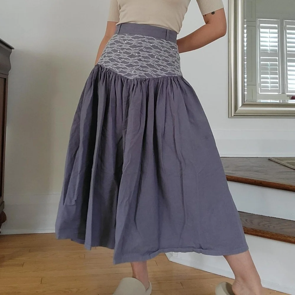 Vintage lace midi skirt - Picture 2 of 8